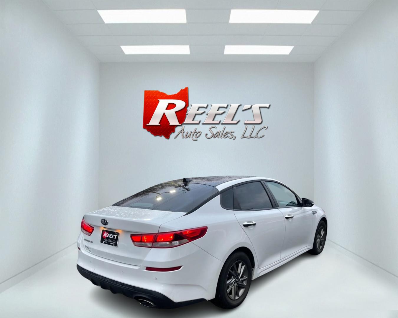 2019 White /Black Kia Optima LX (5XXGT4L36KG) with an 2.4L I4 DOHC 16V engine, 6A transmission, located at 11115 Chardon Rd. , Chardon, OH, 44024, (440) 214-9705, 41.580246, -81.241943 - Photo#6